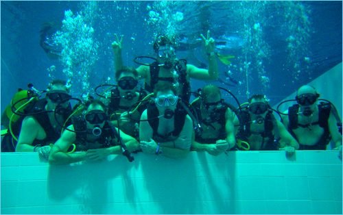 Groupe de plongeurs sous-marin à NEMO33 Bruxelles