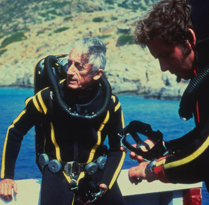 Jacques-Yves COUSTEAU plongeait encore à 80ans ! Evidemment, il n'avait plus besoin de cours de plongée !